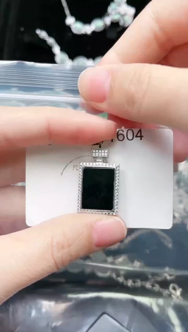 【闪购商品】翡翠颈饰未镶嵌1604赠皮绳