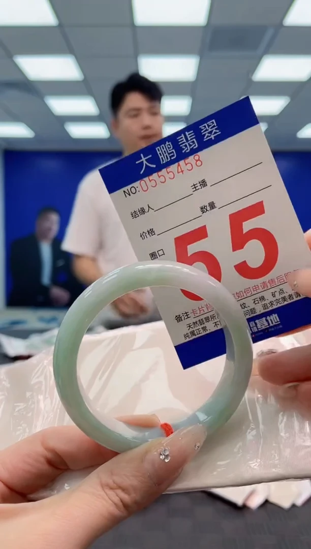 翡翠手镯未镶嵌AAAAAAAA