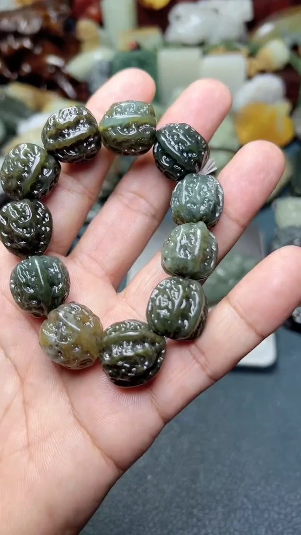 和田玉未镶嵌把件-