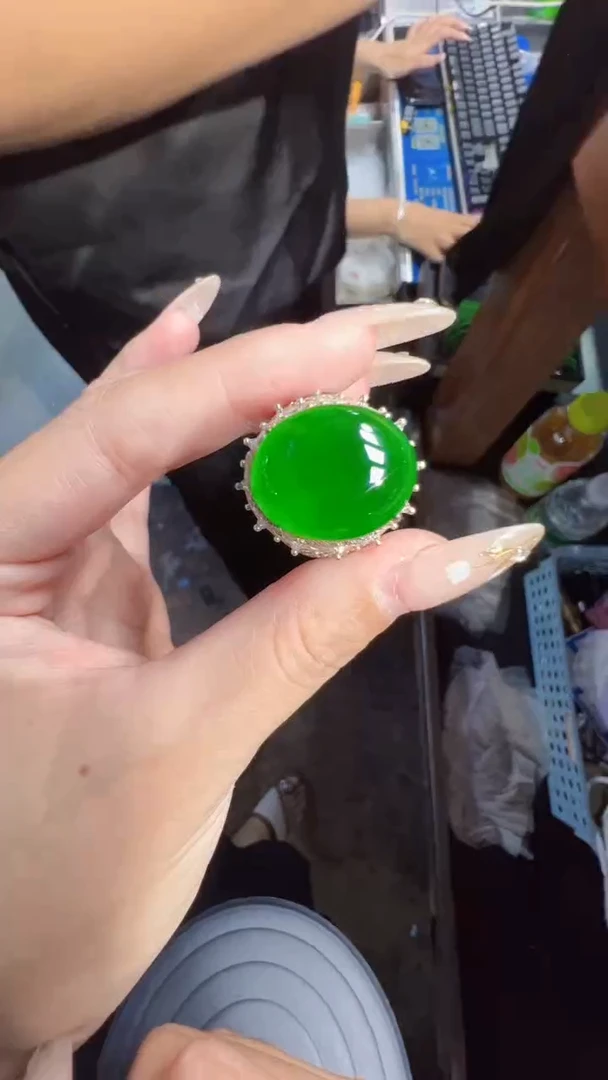 未镶嵌定制翡翠翡翠A货有轻微色差属于正常现象，蛋面多样性发货1
