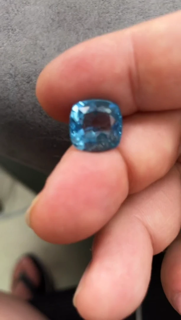 托帕石裸石托帕石