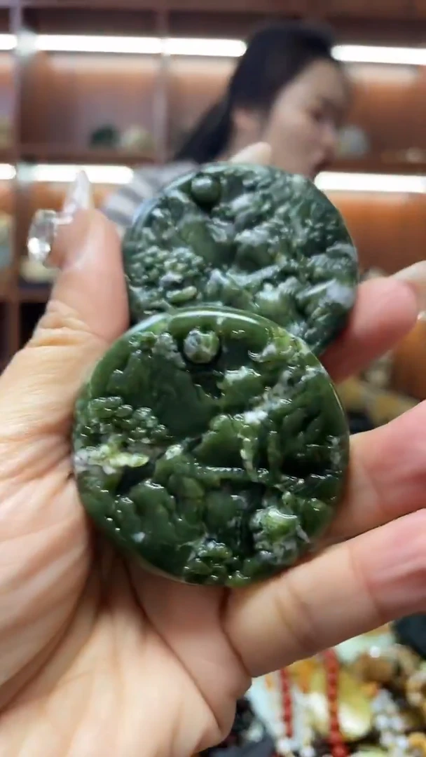 未镶嵌岫玉吊坠多样性发货发其中一件