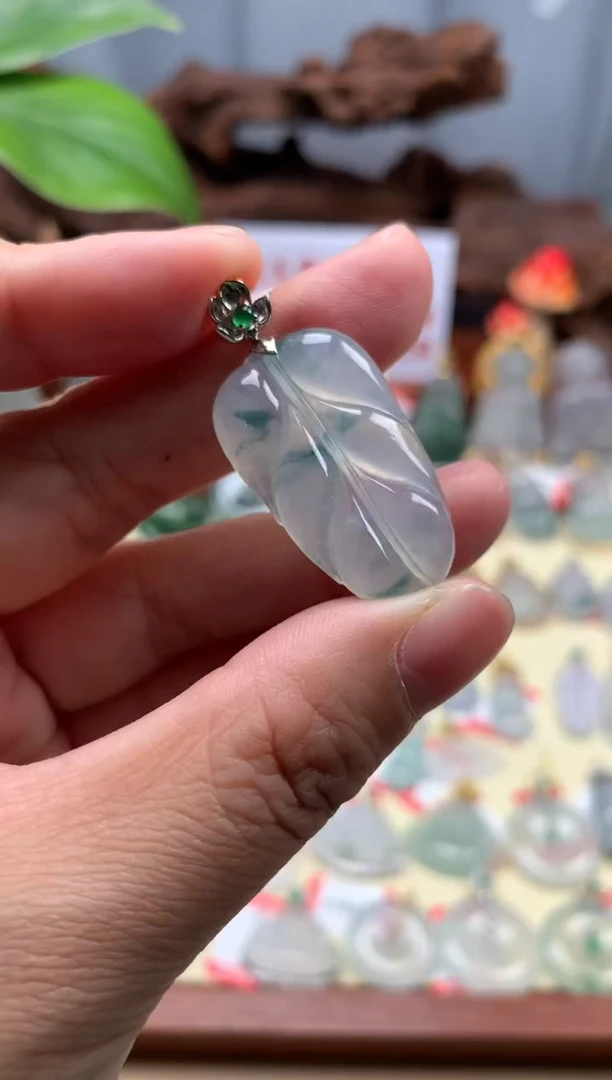 【闪购商品】翡翠颈饰18K金镶嵌叶子