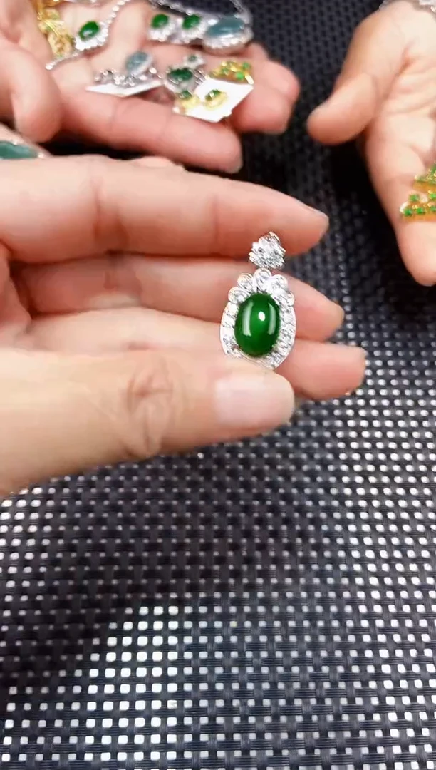 【闪购商品】翡翠颈饰未镶嵌11111111