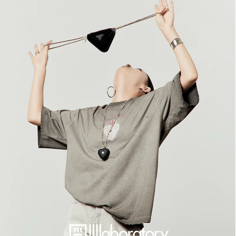 《玫心观》主题做旧灰T恤女2025新款破洞设计圆领宽松时尚短袖