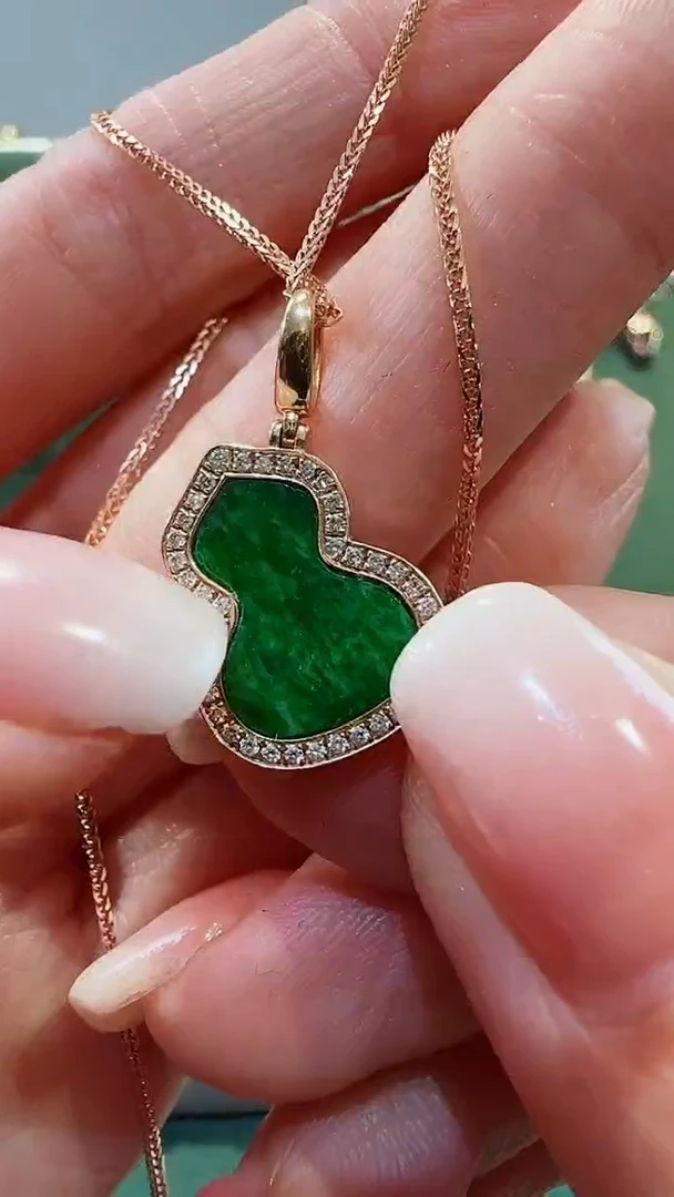 【闪购商品】翡翠吊坠(不含链)18K金镶嵌翡翠吊坠多样性发货发其一