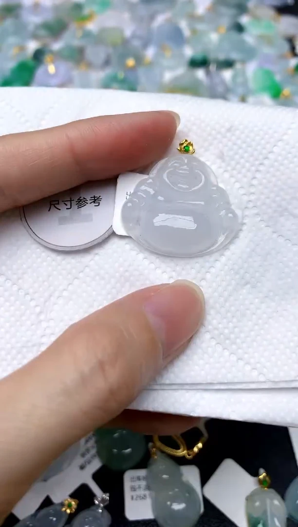 颈饰18K金镶嵌翡翠天然A货翡翠