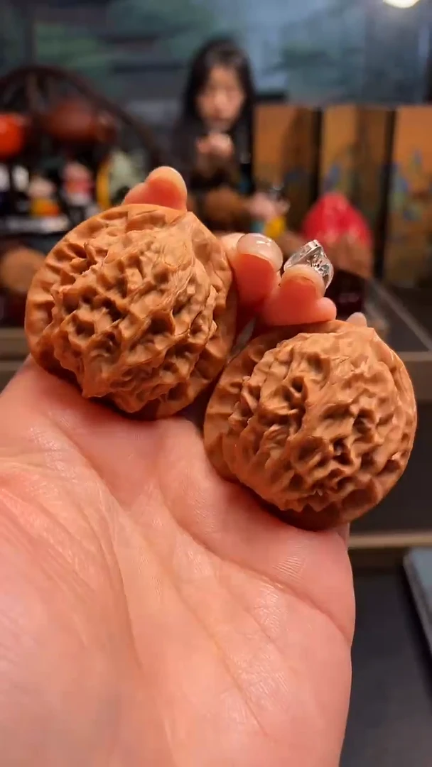 【闪购商品】文玩核桃把件H 903玉麒麟38尺