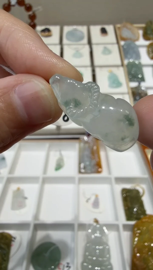 18K金镶嵌挂件翡翠A货翡翠多样性孤品