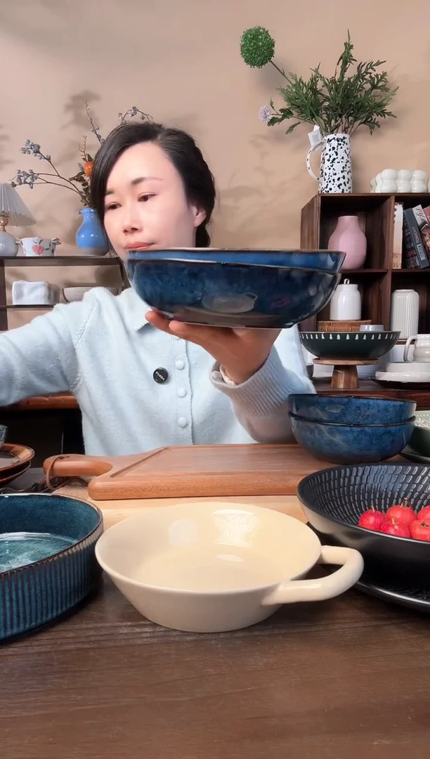 7.5英寸窑变蓝浅碗2只微瑕