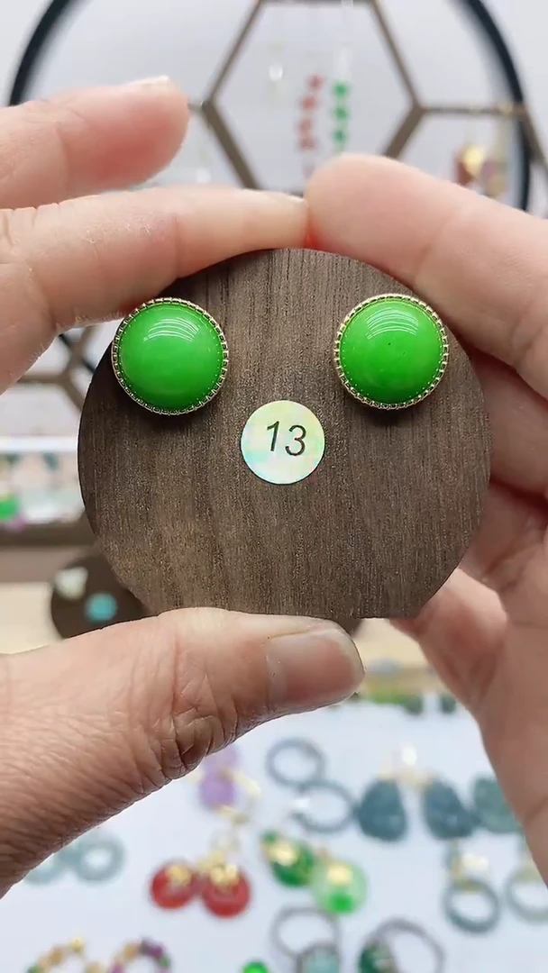 未镶嵌石英质玉（天山翠）耳钉47