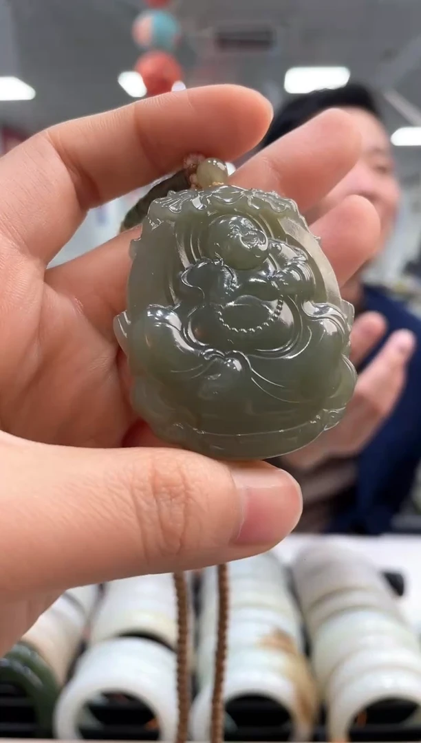 颈饰未镶嵌和田玉高品佛公吊坠随机发一件