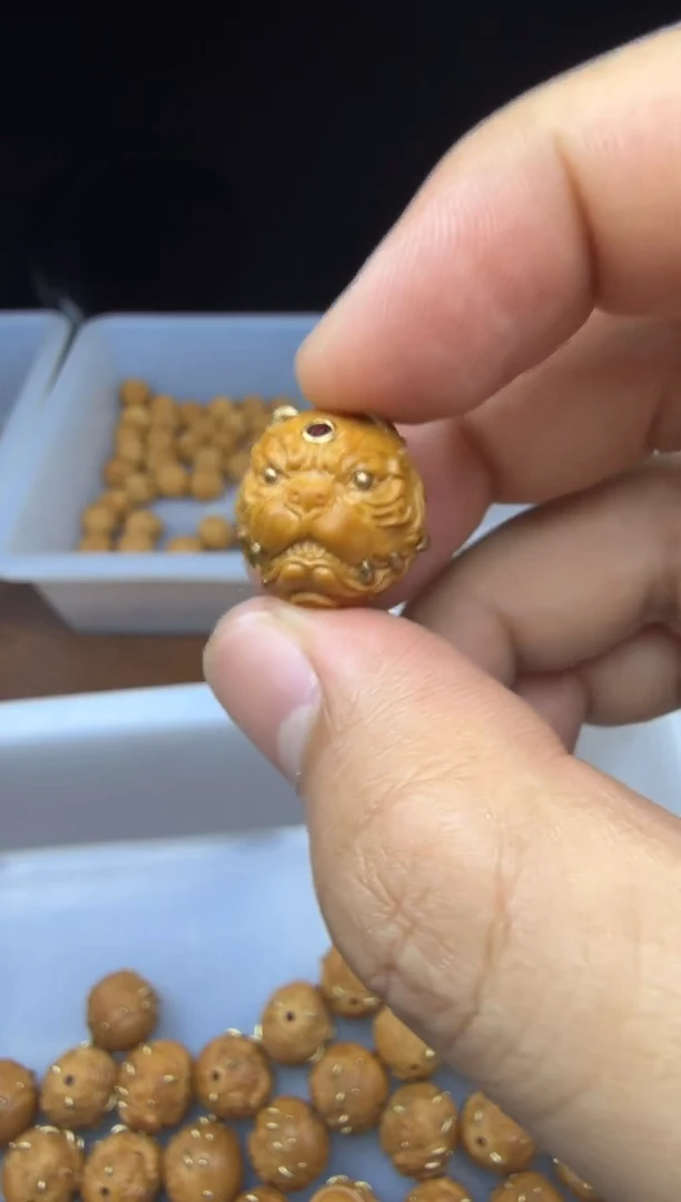 吊坠猴头核桃新款 狗王 重工 红色