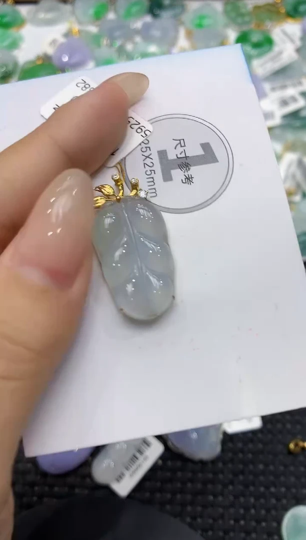 颈饰18K金镶嵌翡翠111111111111