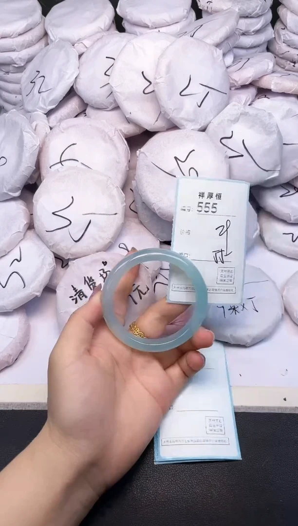 玛瑙/玉髓手镯未镶嵌555