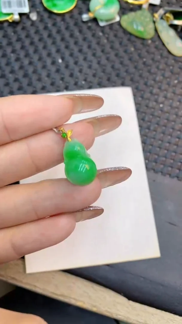 颈饰18K金镶嵌翡翠1