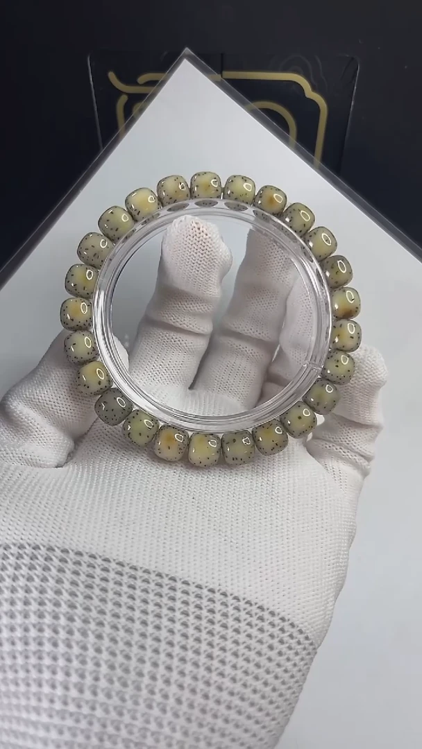 手串星月菩提小驼包9x8.d684