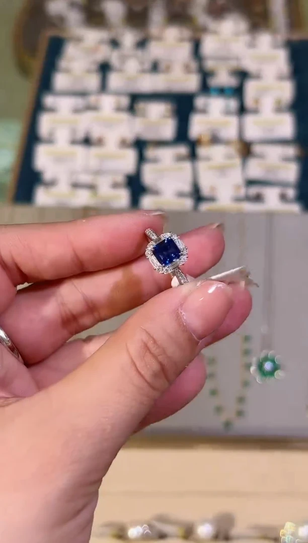 【闪购商品】蓝宝石戒指18K金镶嵌1.06ct皇家蓝钻石戒指