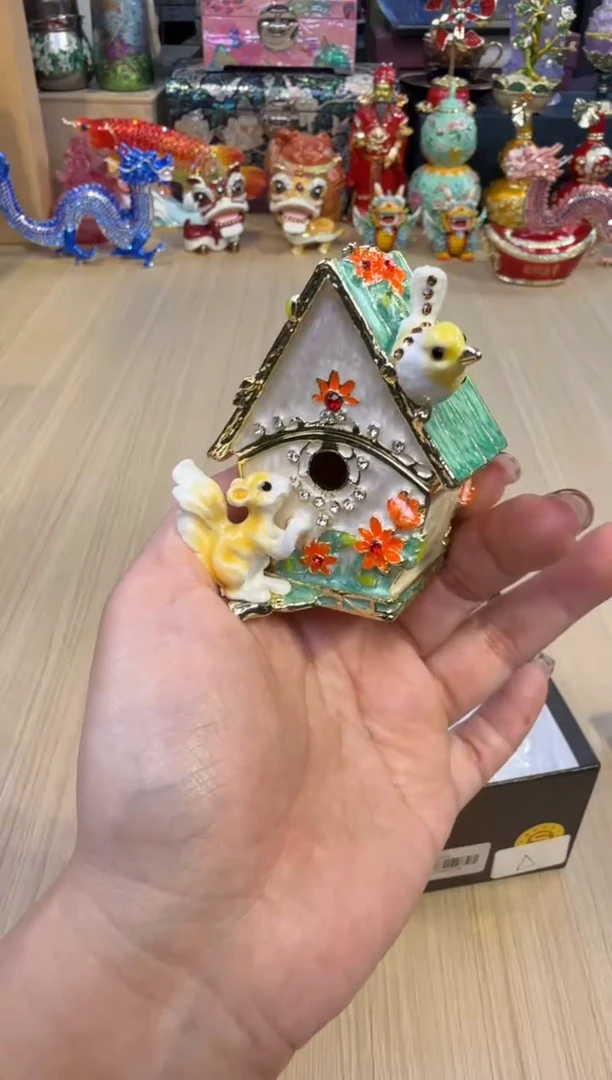 10七宝绿色松鼠木屋