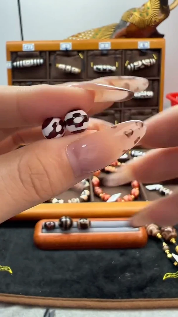 玛瑙/玉髓（覆膜）颈饰未镶嵌53微瑕随机发货