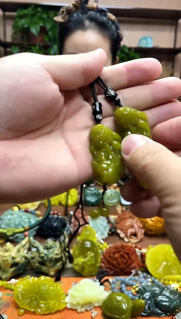 未镶嵌岫玉吊坠多样性发货发其中之一