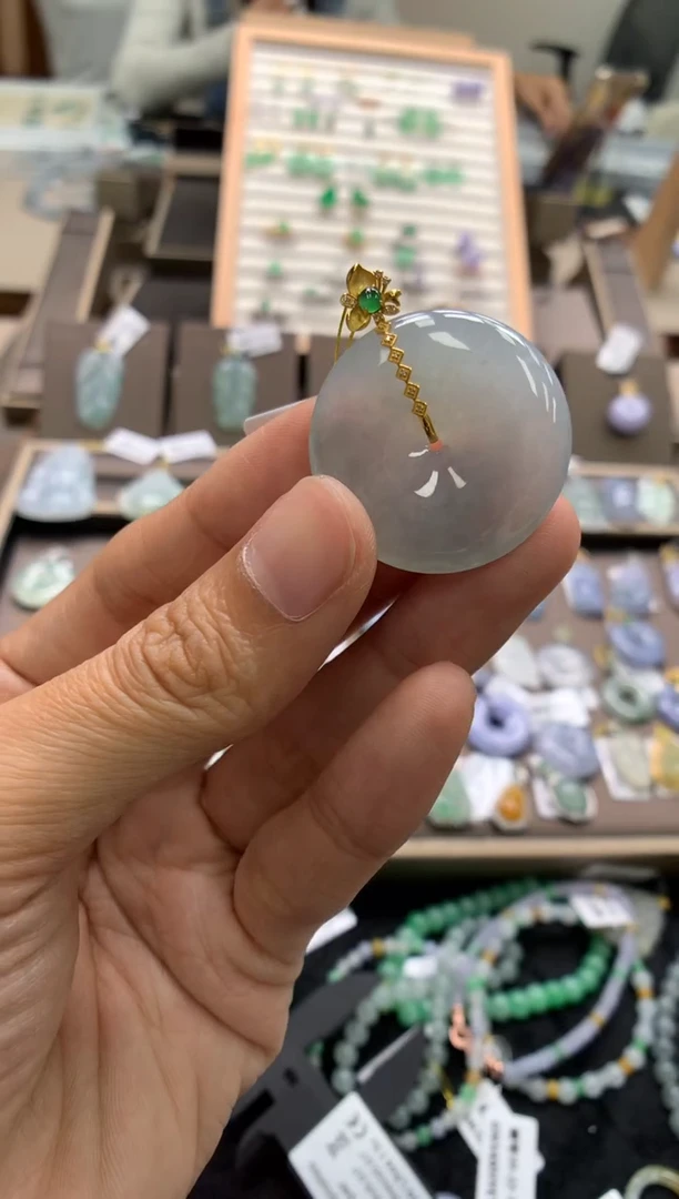 颈饰18K金镶嵌翡翠平安扣