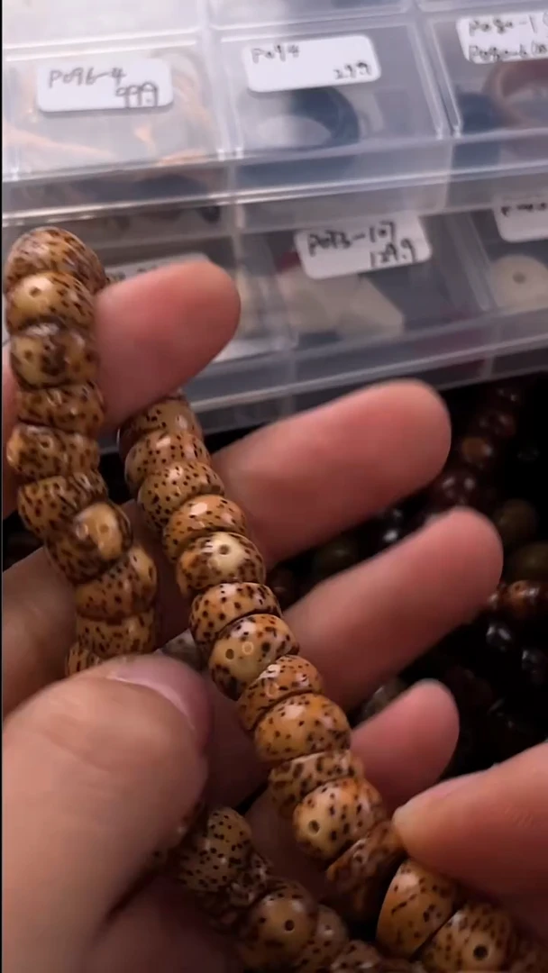 手串星月菩提精工级浅珀大肠10*7手持