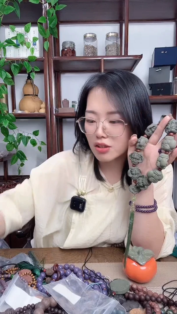 泥塑青瑶露的小象手持