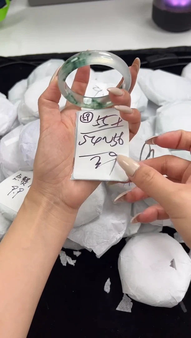 未镶嵌手镯石英质玉54-56圈口编号：59