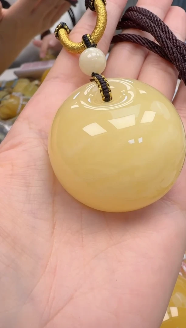 裸石琥珀未镶嵌如图