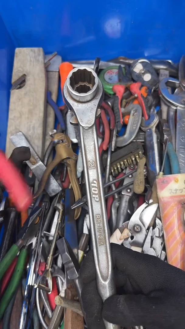 郑****养五金工具剪子钳子等18