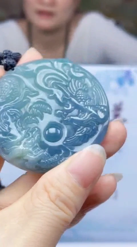 翡翠未镶嵌颈饰      *17