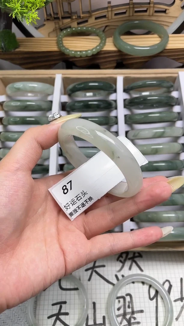 未镶嵌手镯石英质玉87