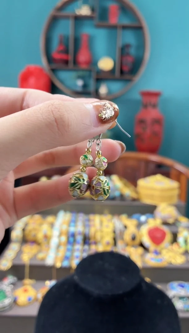 非遗手工景泰蓝金地枣珠耳环白色