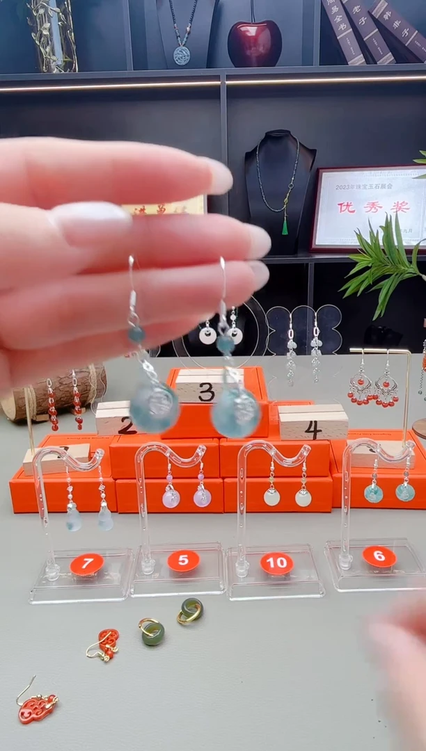 未镶嵌石英质玉（天山翠）耳饰721