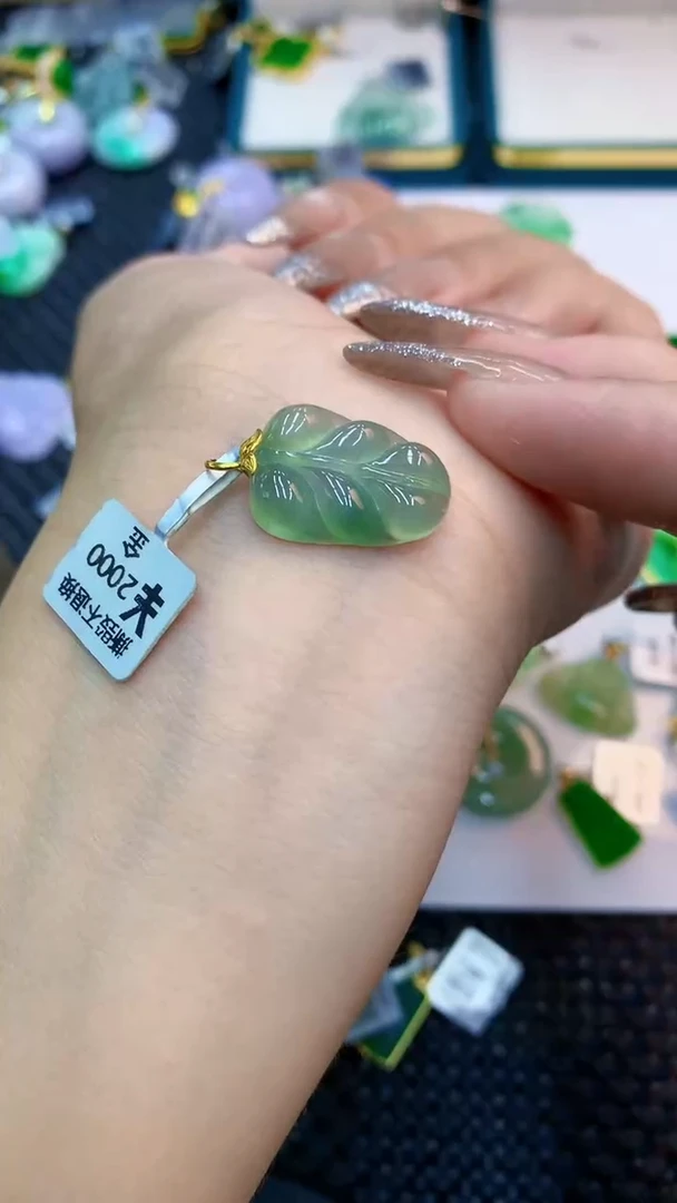 颈饰18K金镶嵌翡翠1