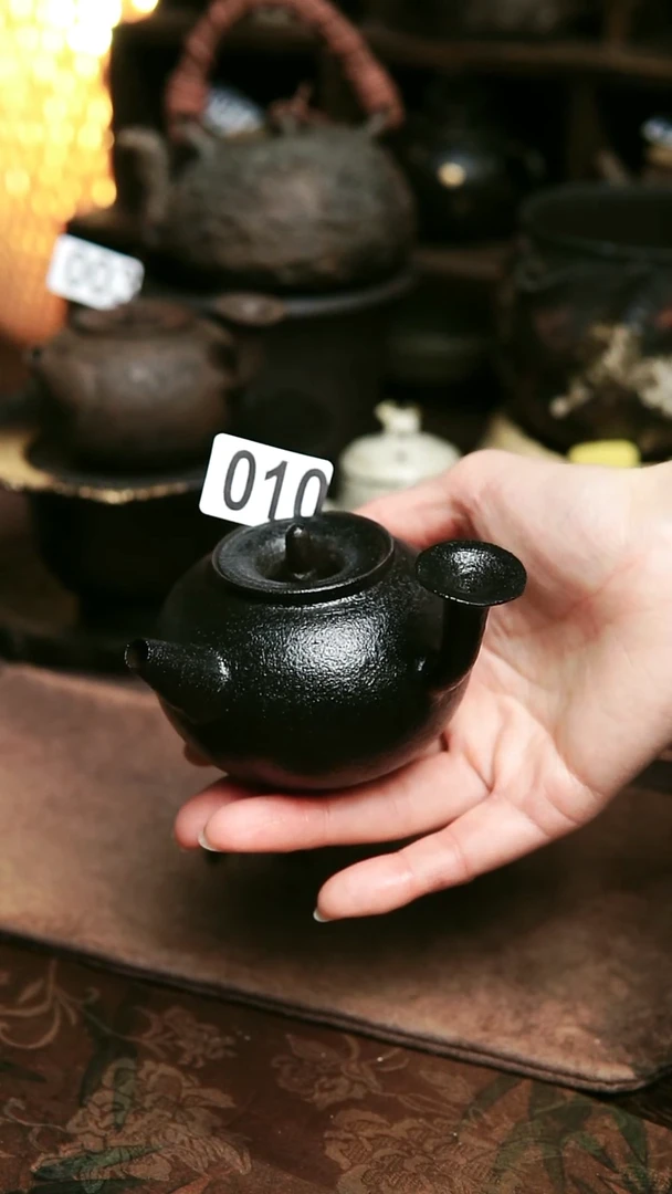 紫砂全手工侧把茶壶满容150毫升