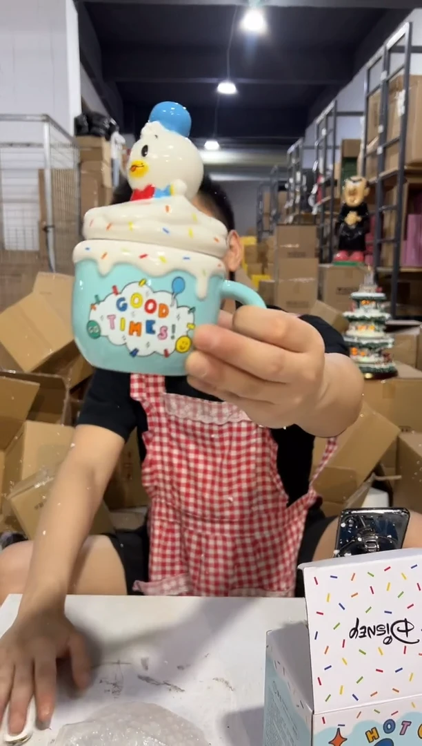 瓷片原盒松松造型唐老鸭带盖杯