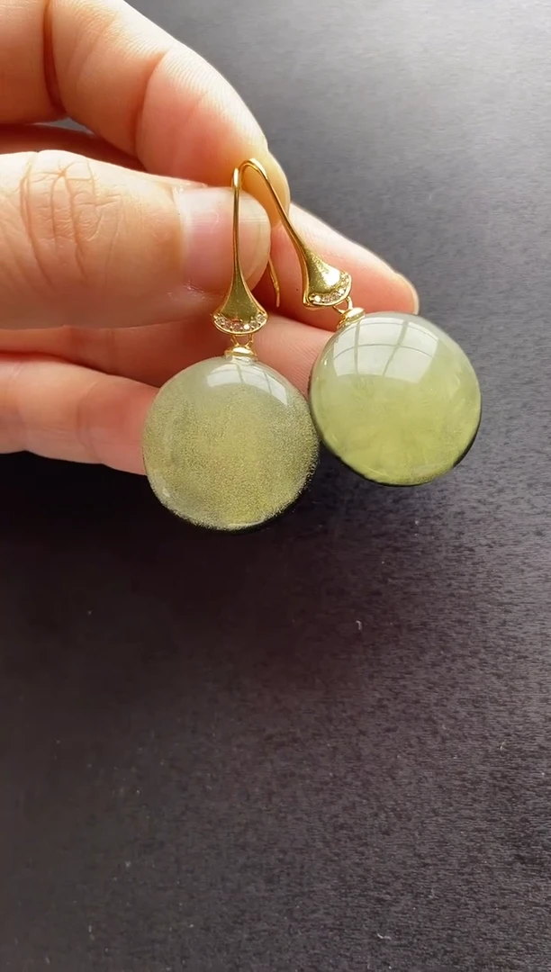 裸石琥珀未镶嵌耳坠