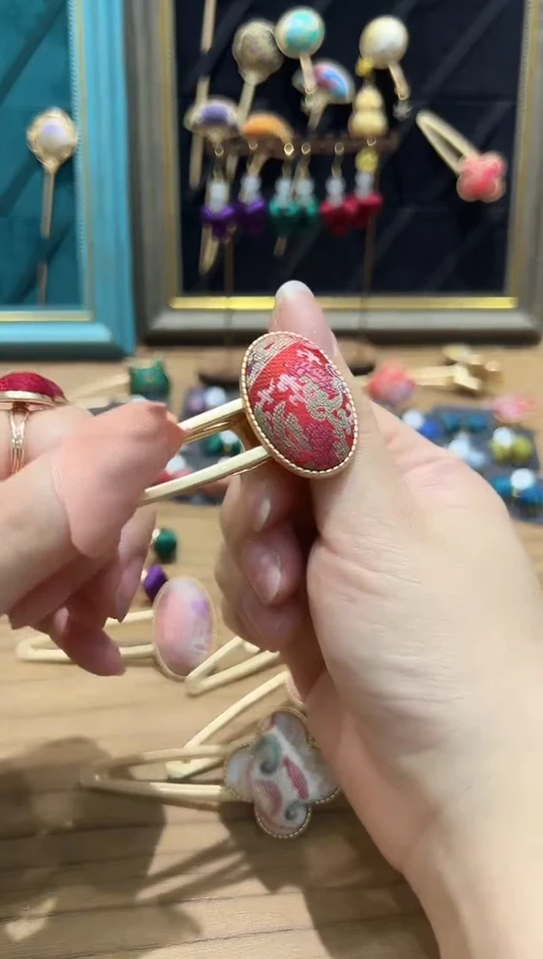 【闪购商品】【一物一拍车】红色椭圆发夹AAAAA