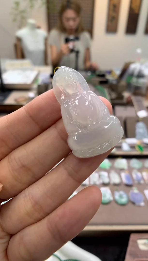 颈饰未镶嵌翡翠观音