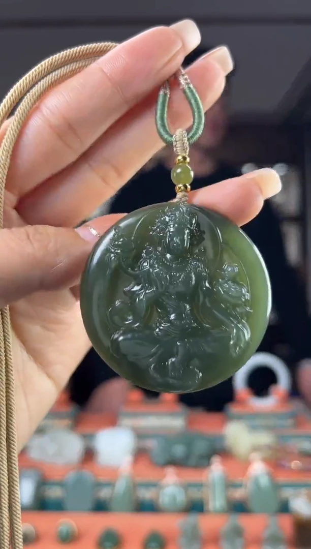 颈饰未镶嵌和田玉佩佩