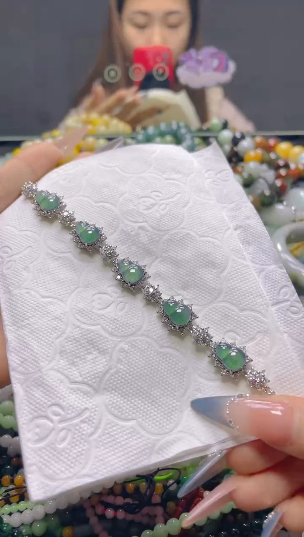 颈饰未镶嵌翡翠/C/翡翠A货，一件也是批发价