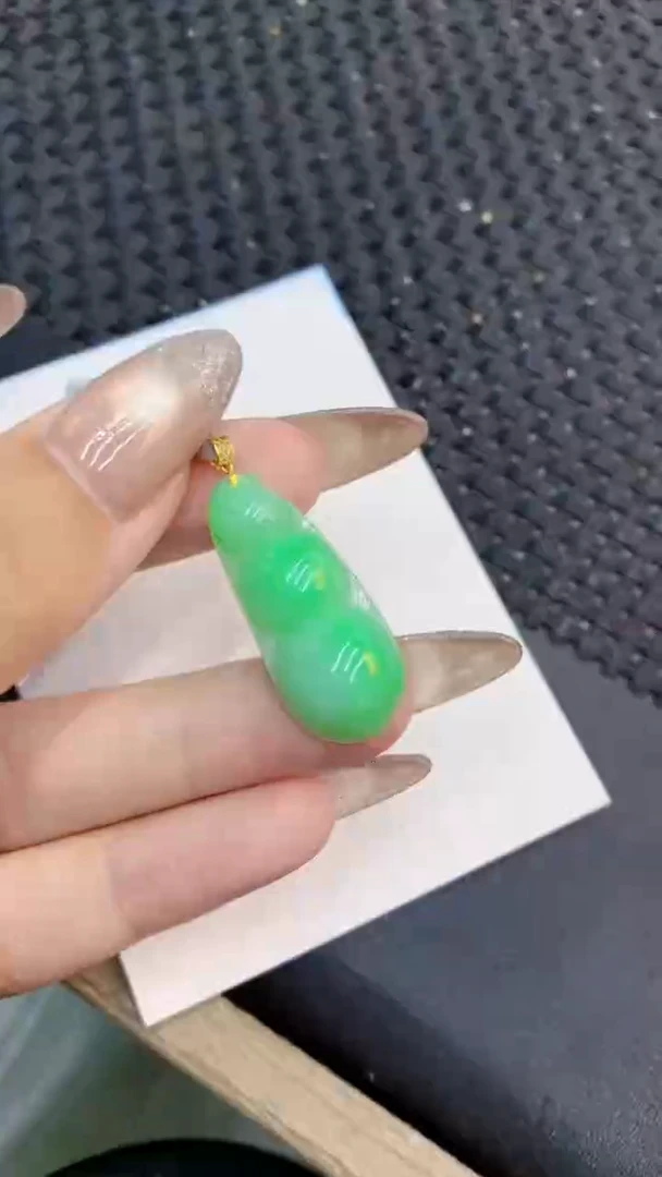 颈饰18K金镶嵌翡翠1