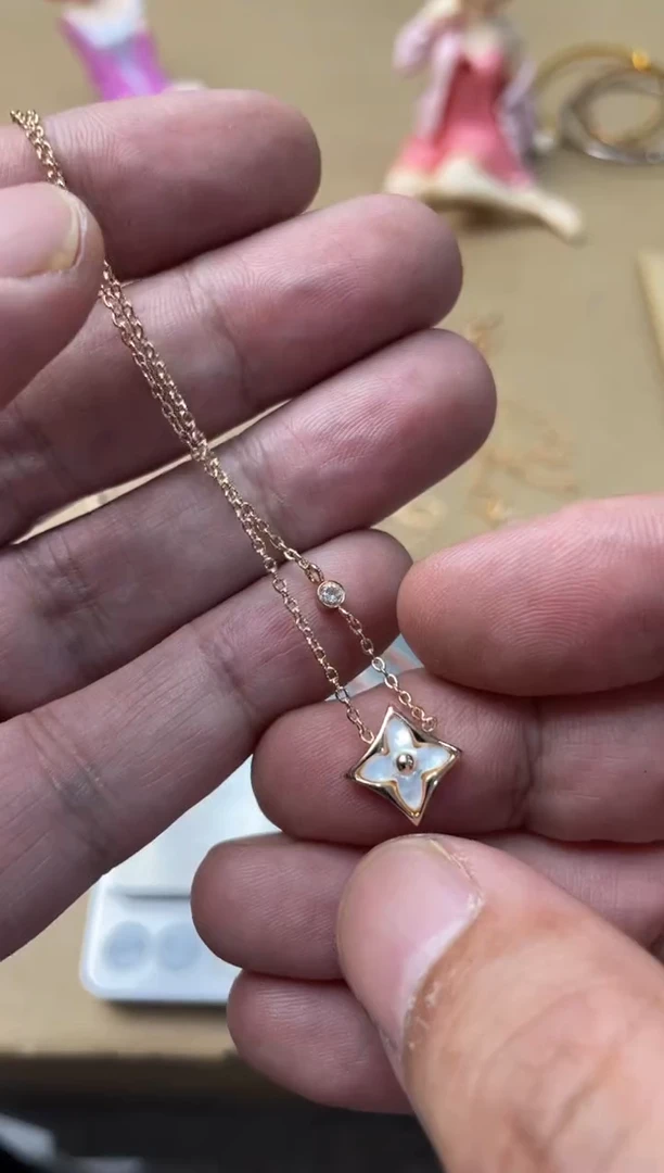 瓷片嘉荣当康大姐fu的总铺