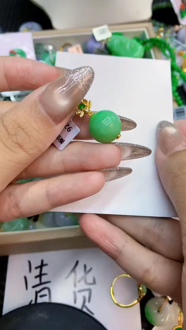 颈饰未镶嵌翡翠1