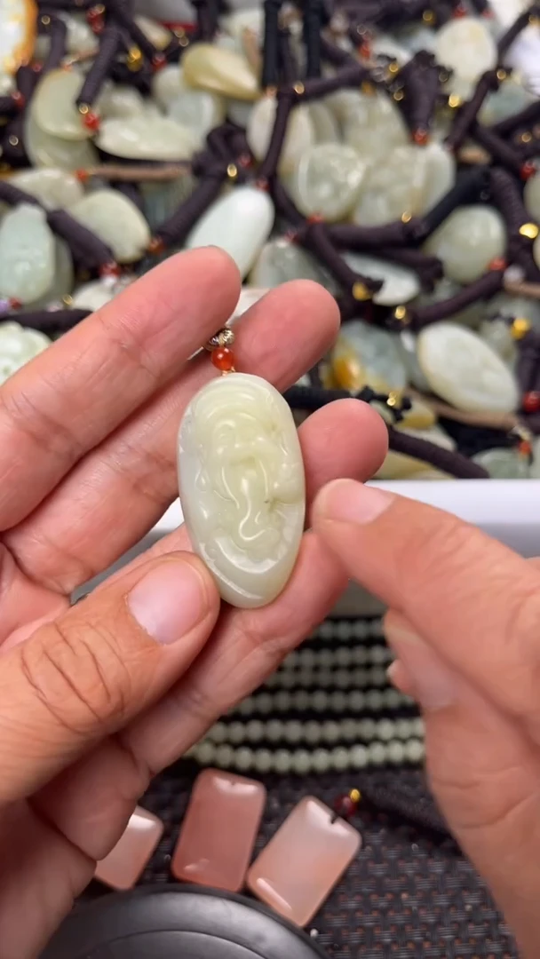 【闪购商品】和田玉颈饰未镶嵌多样性发货没有证书拍一发一有瑕