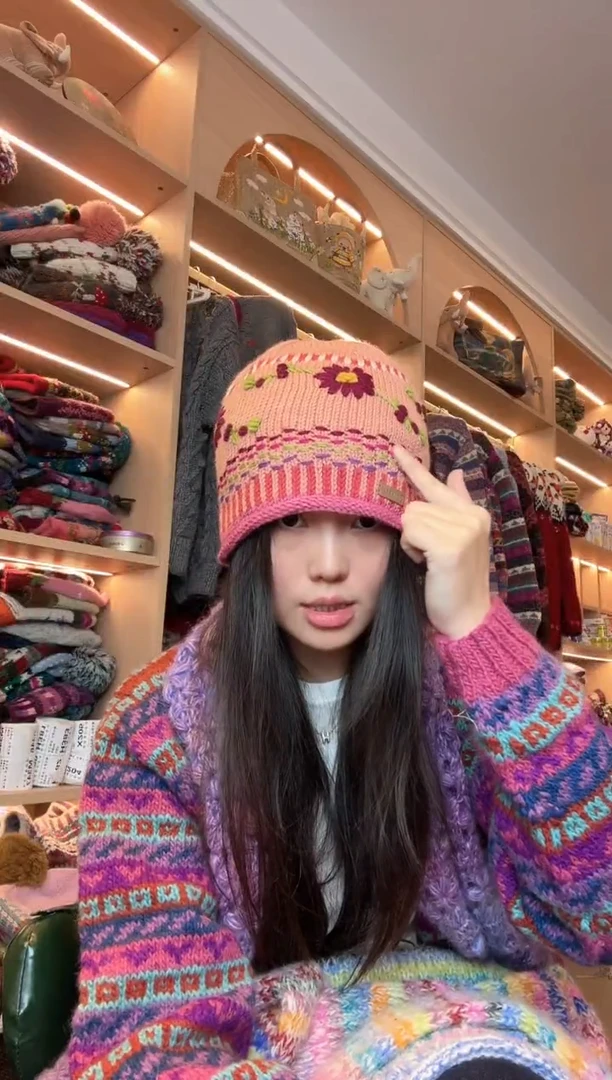 羊毛粉色卷边帽