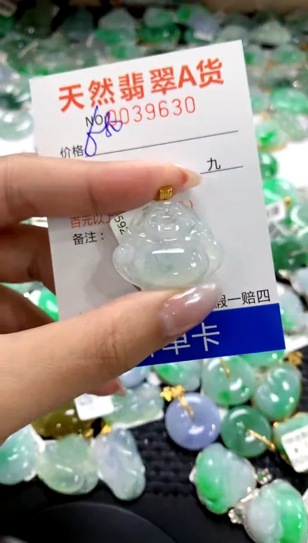 颈饰18K金镶嵌翡翠1111111111111111