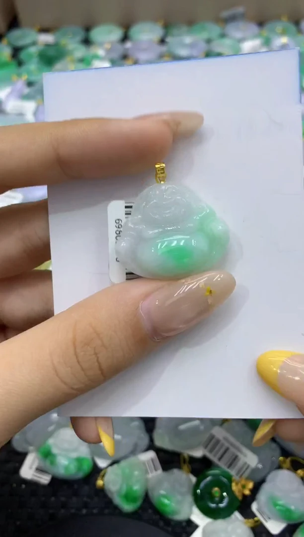 颈饰18K金镶嵌翡翠天然麻烦翡翠A货